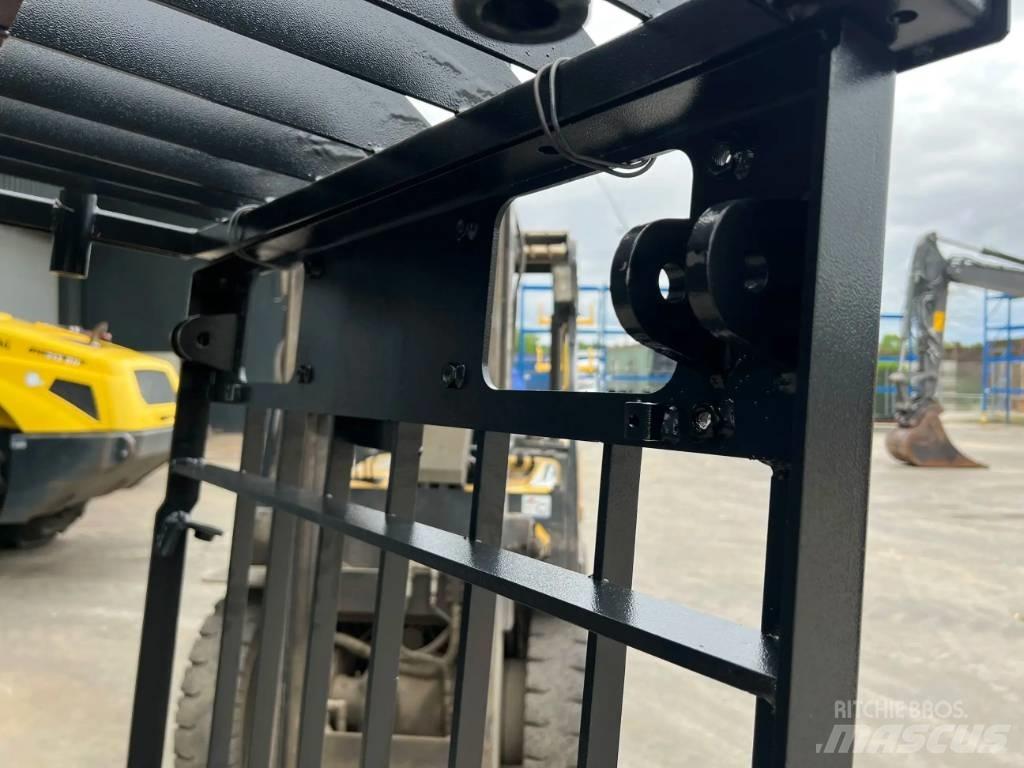 CAT 323D Guard 駕駛室與內部
