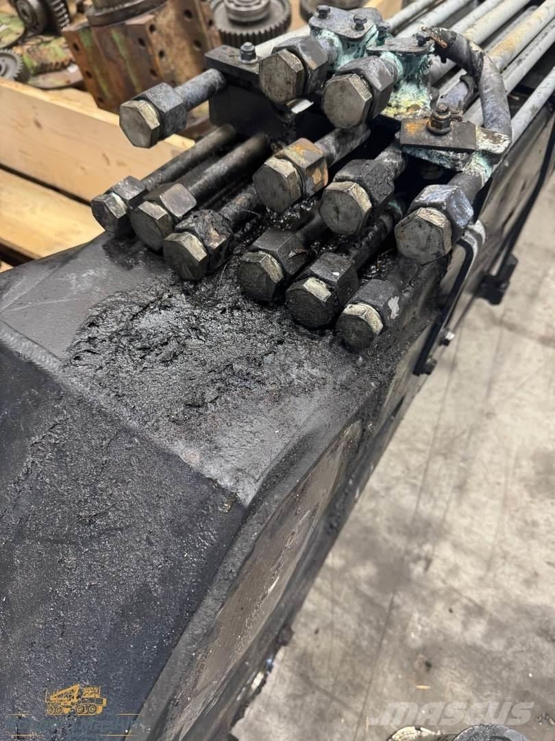 Komatsu 130F 運送起重機