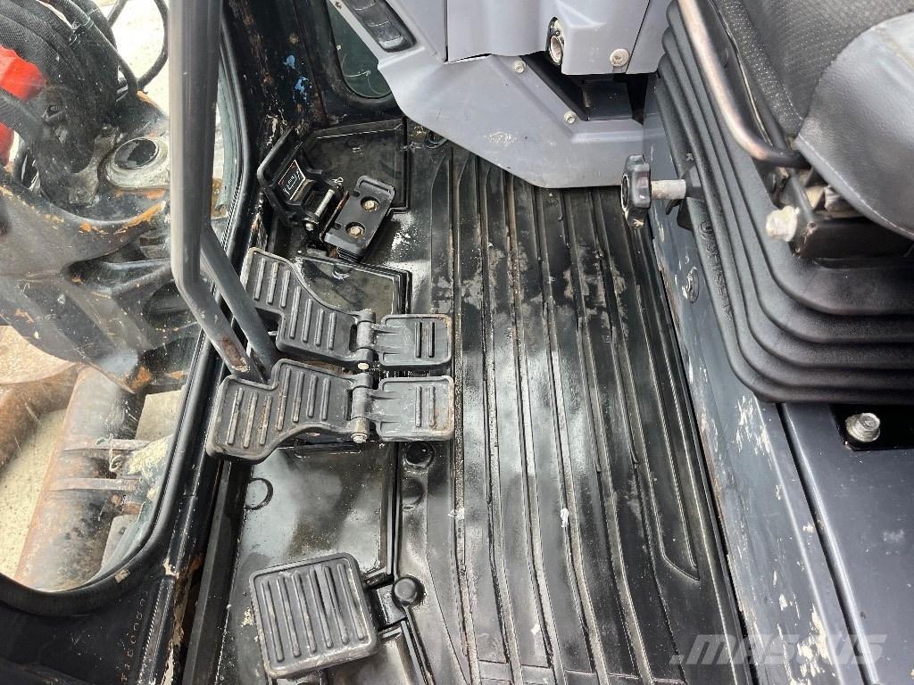 Kubota U 48-4 小型挖土機/掘鑿機<7t(小型挖掘機)