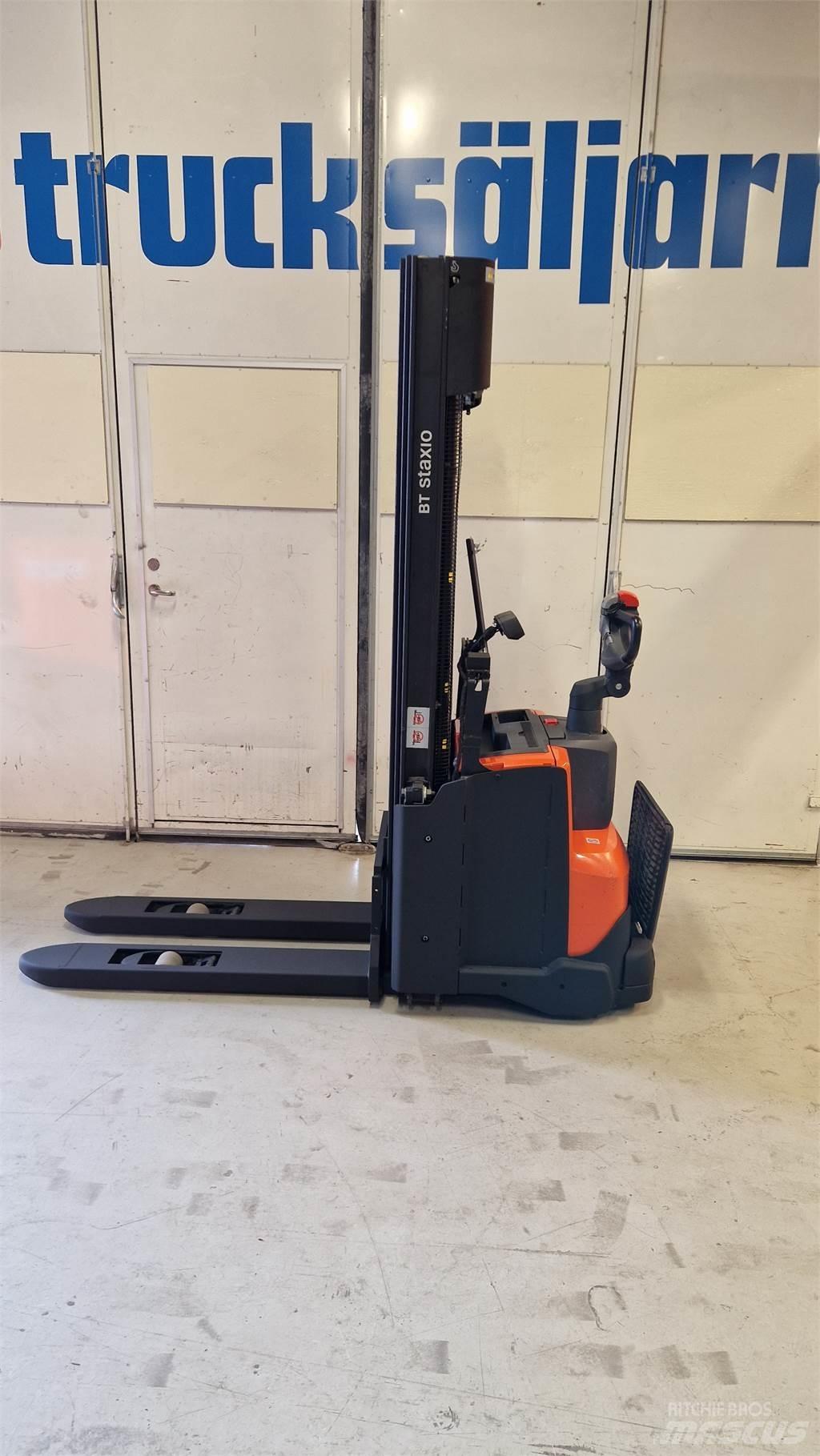 Toyota SWE140L 行走控制式堆積機