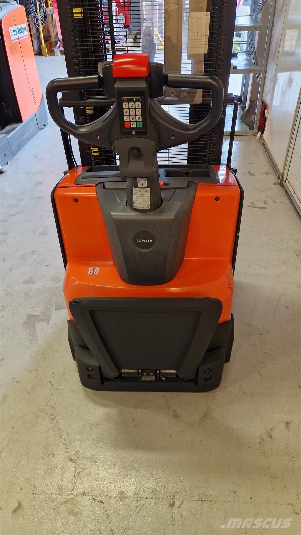 Toyota SWE140L 自走式堆積機