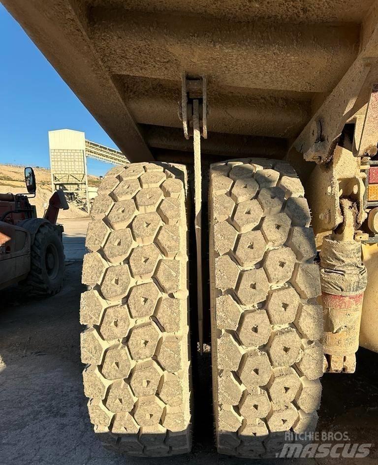 CAT 769 D 剛性傾卸卡車