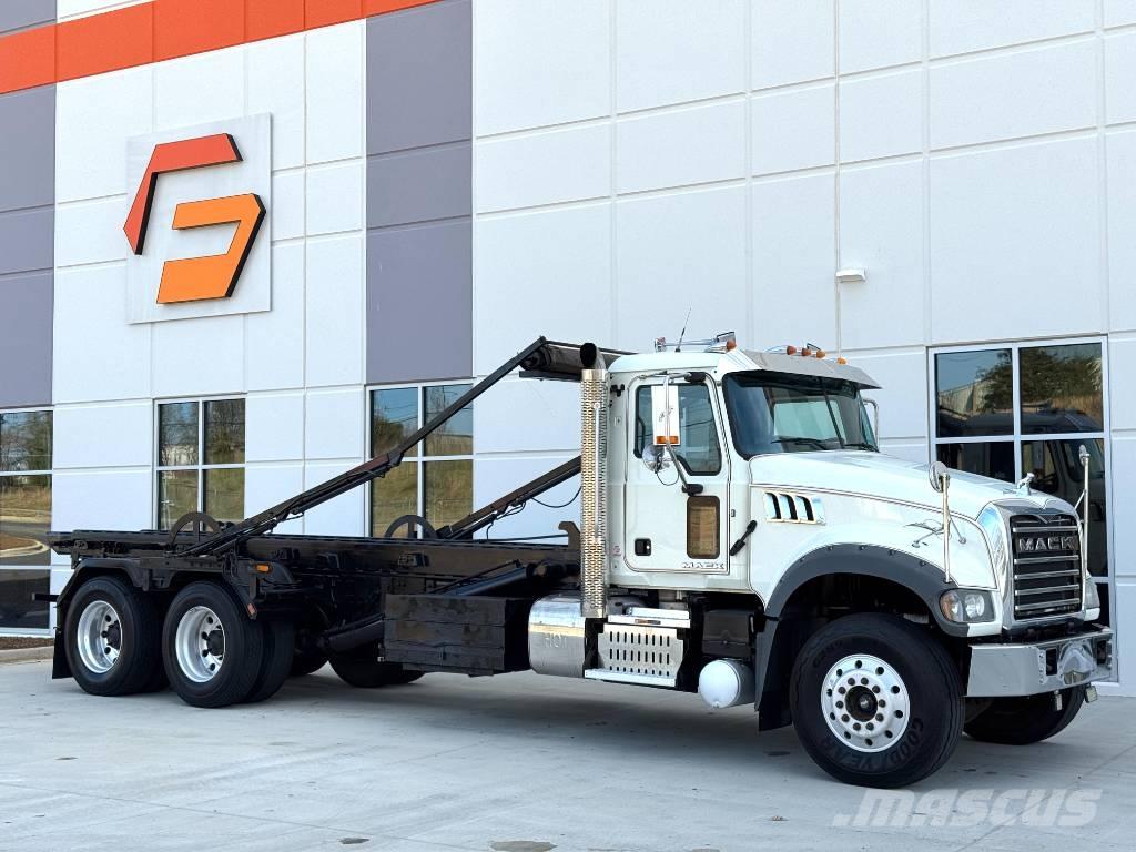 Mack GU713 起重可拆卸式卡車