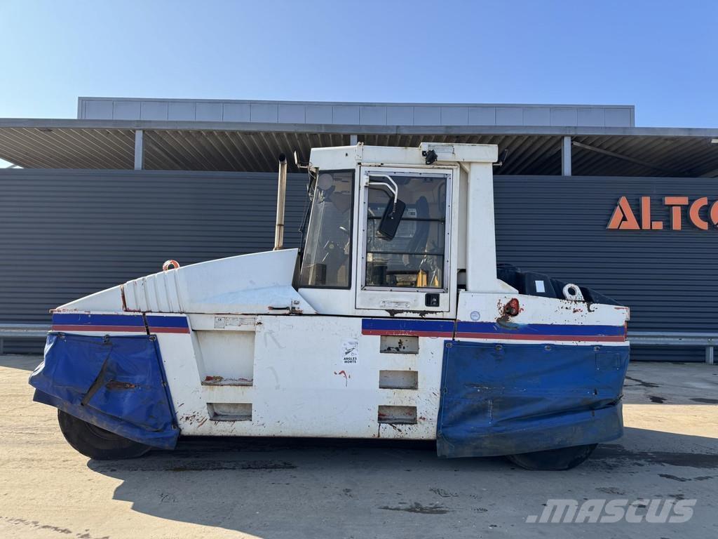 CAT PS-300B 膠輪滾壓機