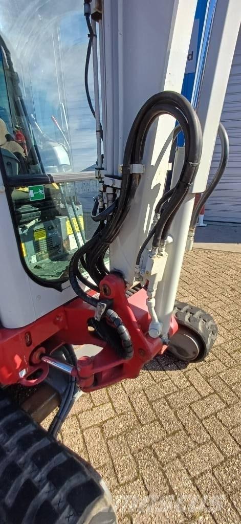 Takeuchi TB 225 小型挖土機/掘鑿機<7t(小型挖掘機)