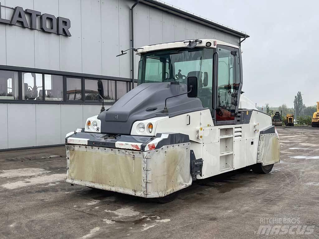 Hamm HP 280 i 膠輪滾壓機