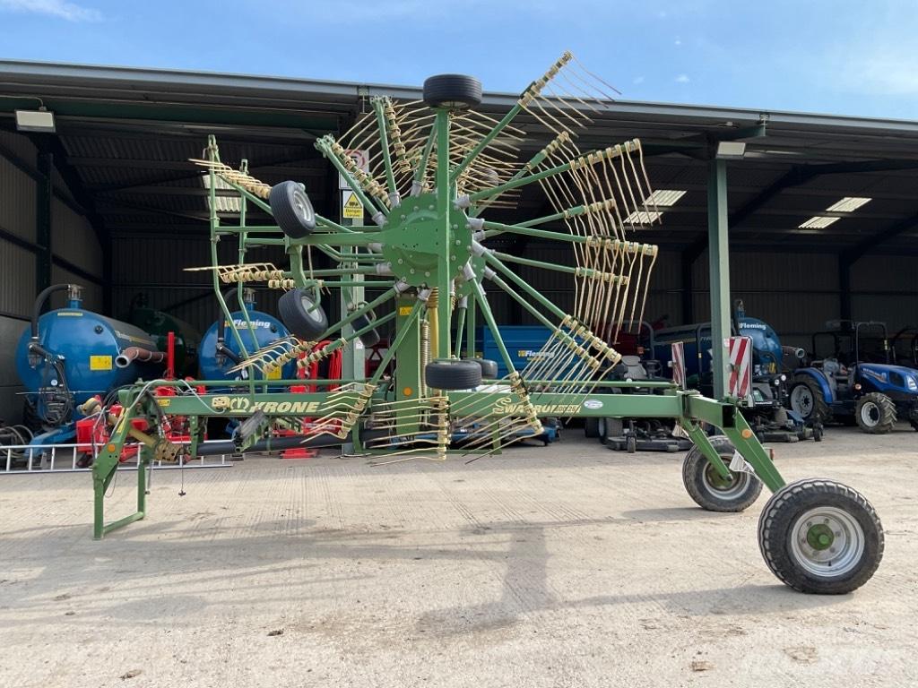 Krone Swadro 800/26 耙與翻草機