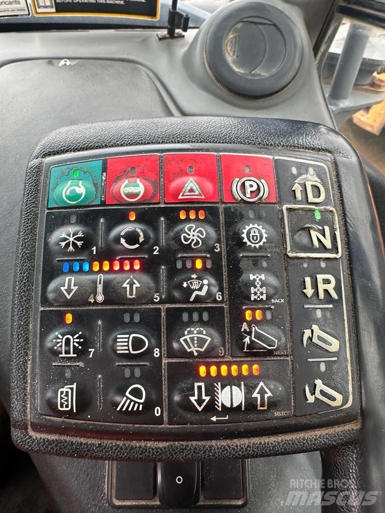 Bell B 40 D 鉸接式起吊車