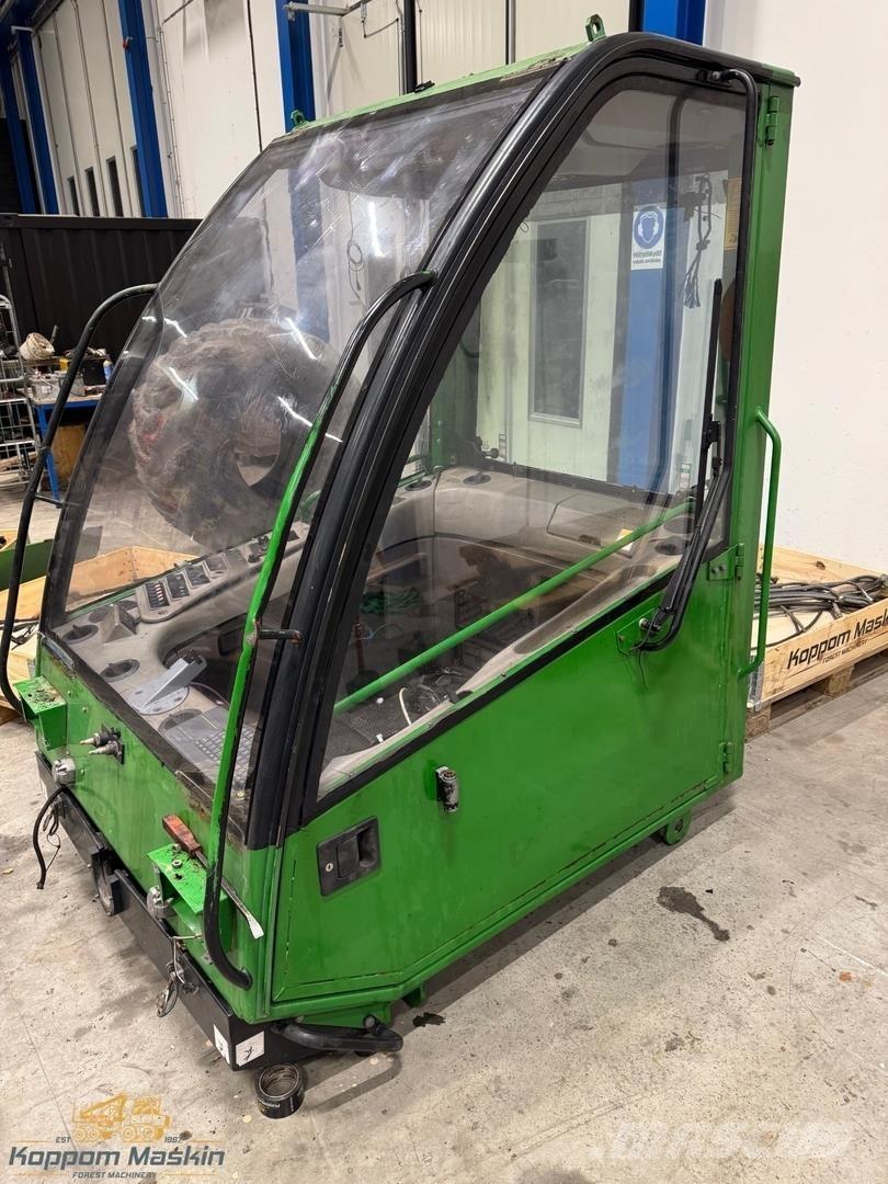 John Deere 1470D 駕駛室與內部