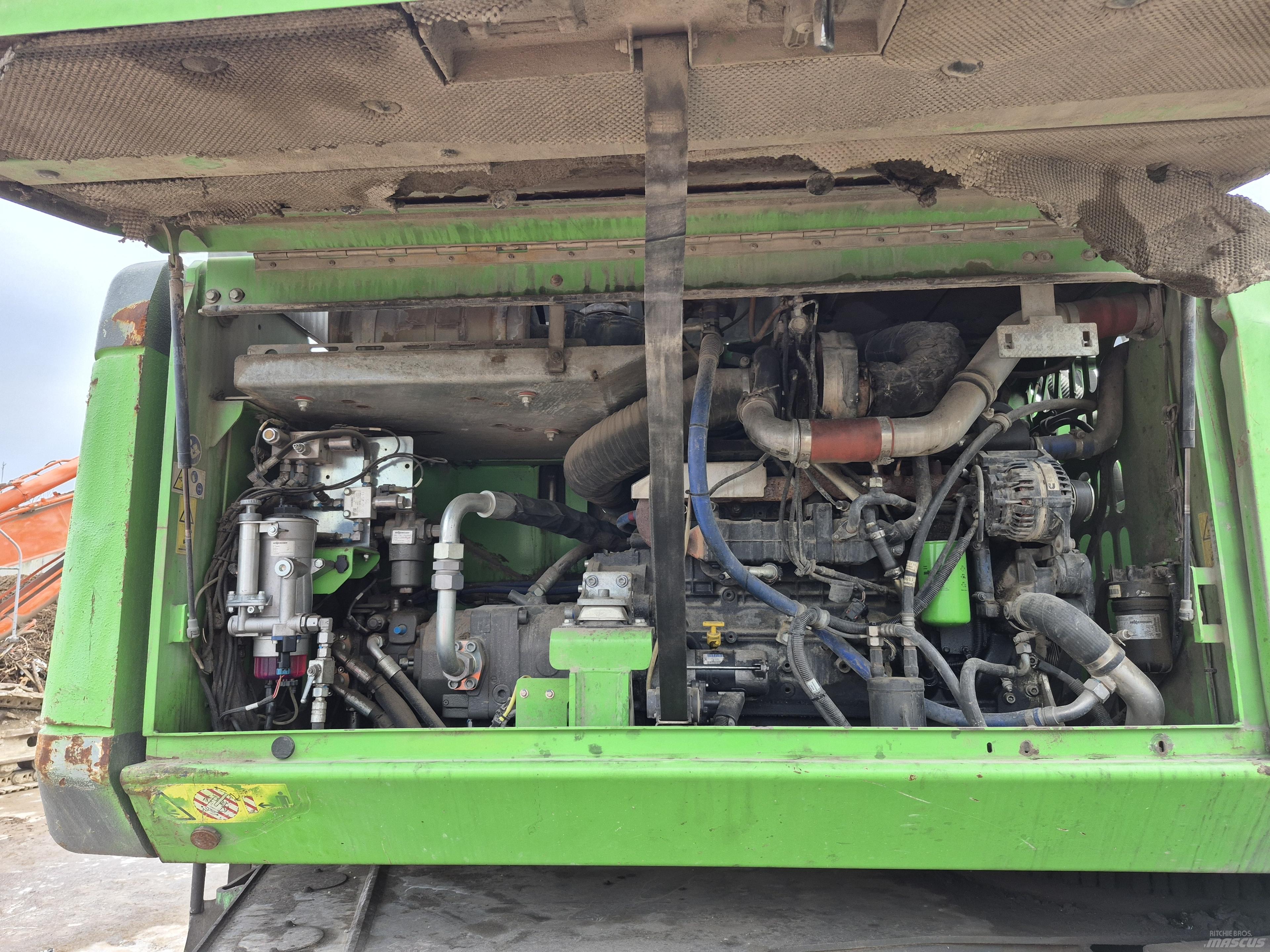 Sennebogen 825 M 廢棄物/工業用操作車