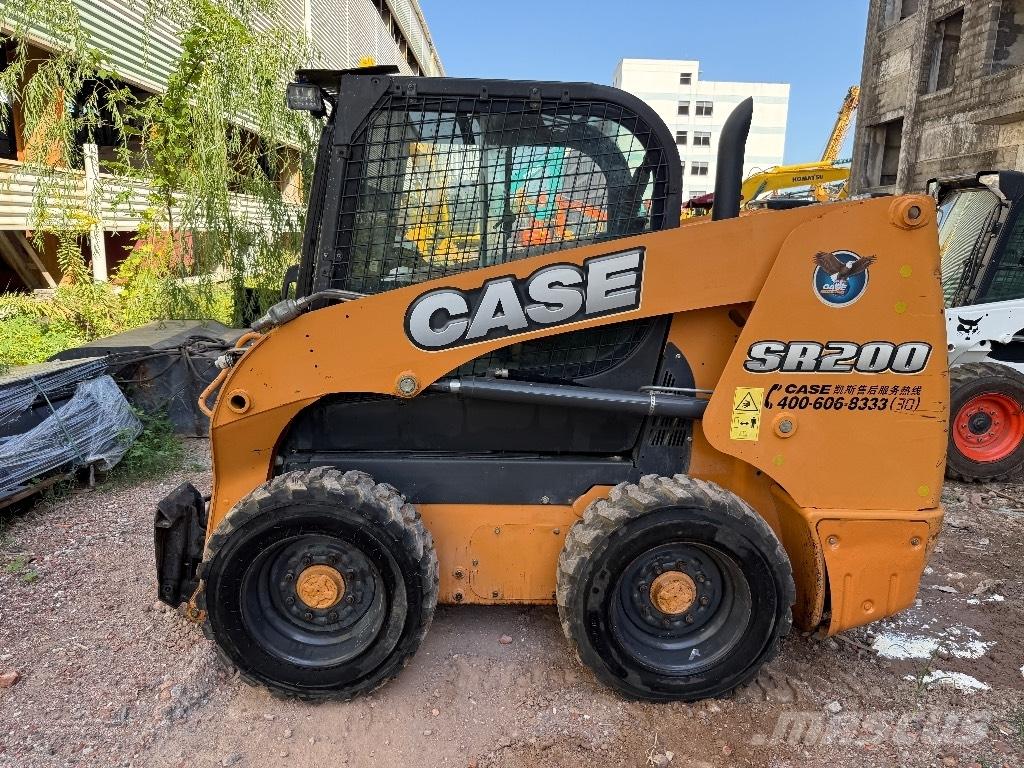 CASE SR 200 滑移轉向裝載機