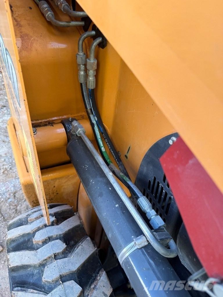 CASE SR 200 滑移轉向裝載機