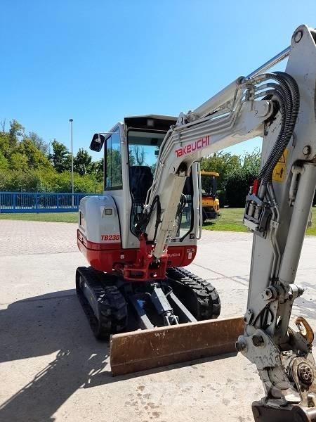 Takeuchi TB 230 小型挖土機/掘鑿機<7t(小型挖掘機)