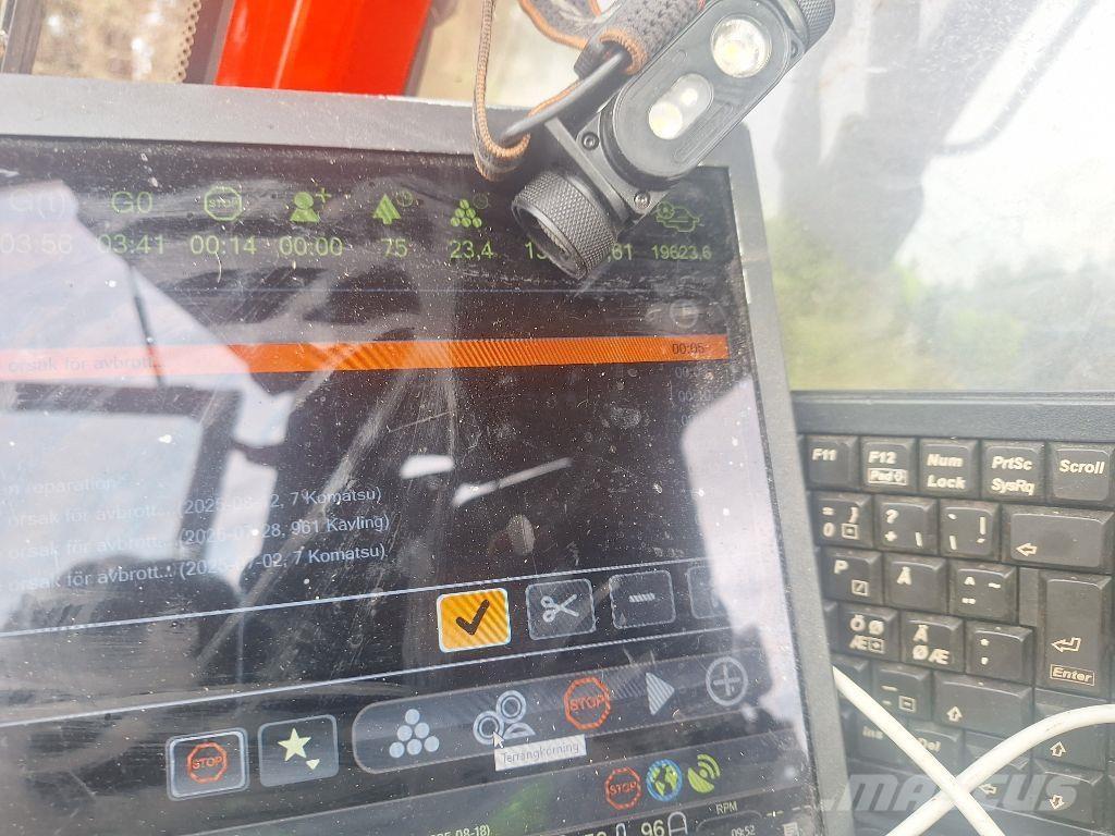 Komatsu 911 收穫機