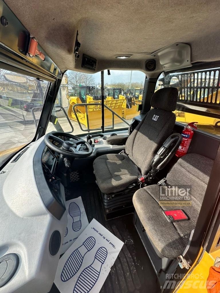 CAT 725C2 鉸接式起吊車