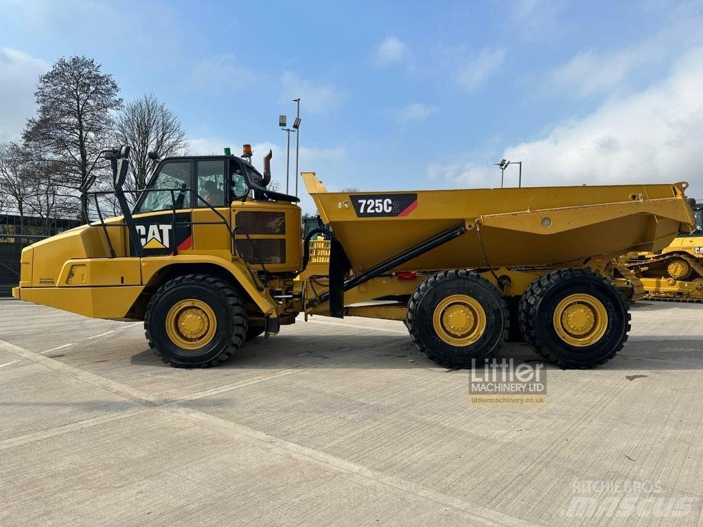 CAT 725C2 鉸接式起吊車