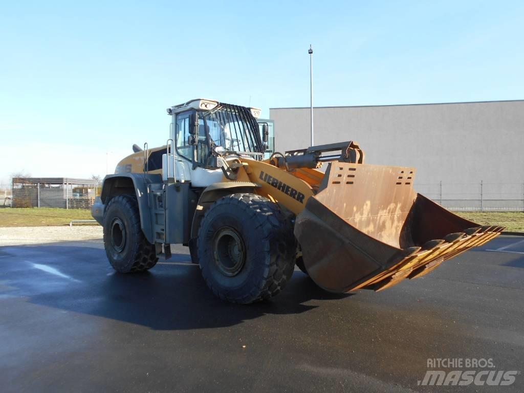 Liebherr L 586 輪胎式裝載機