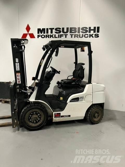 Mitsubishi FD25N3 柴油卡車