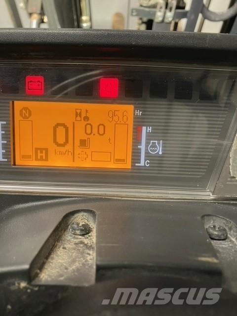 Mitsubishi FD25N3 柴油卡車