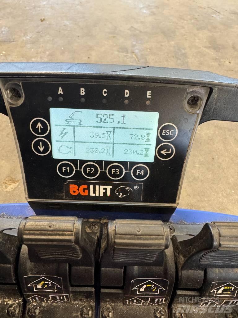 BG Lift M 250 小型起重機