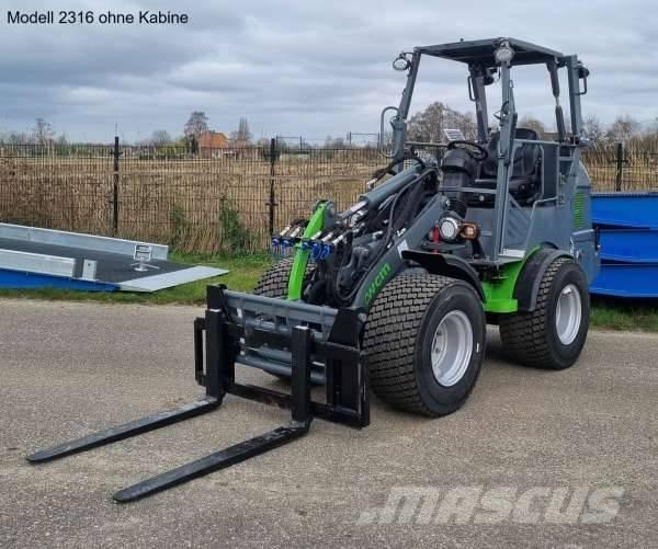 WCM L2316 und L2416 前端裝載機和挖掘機