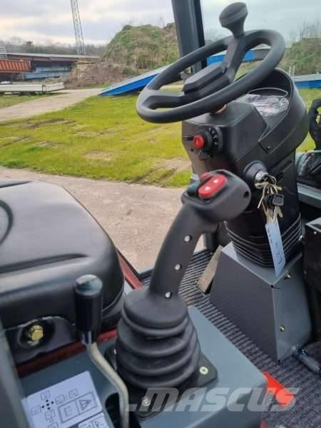 WCM L2316 und L2416 前端裝載機和挖掘機