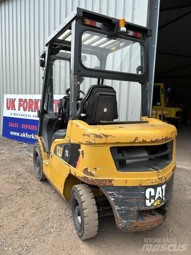 CAT DP 25 NT 柴油卡車