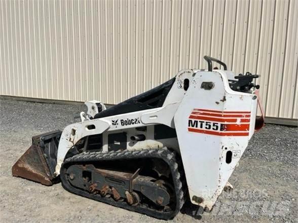 Bobcat MT55 滑移轉向裝載機