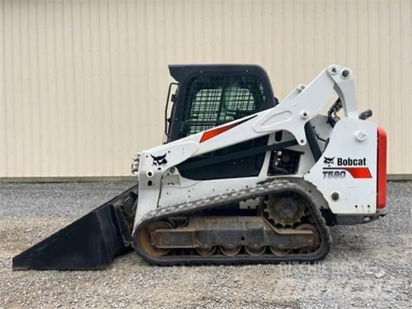 Bobcat T590 滑移轉向裝載機