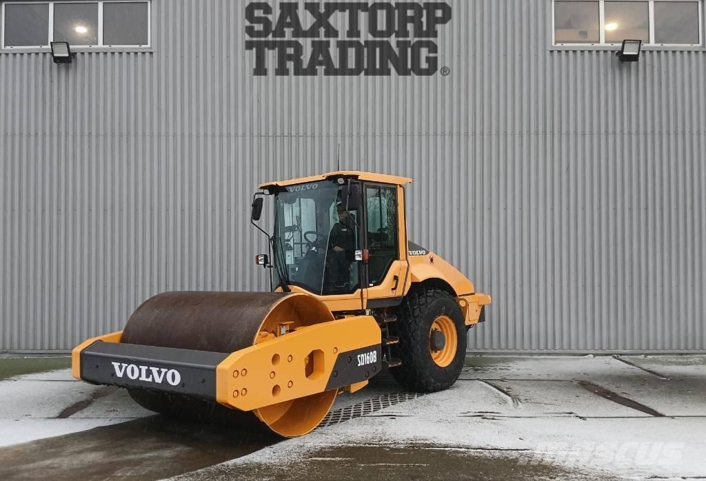 Volvo SD160 B, Vält 膠輪滾壓機