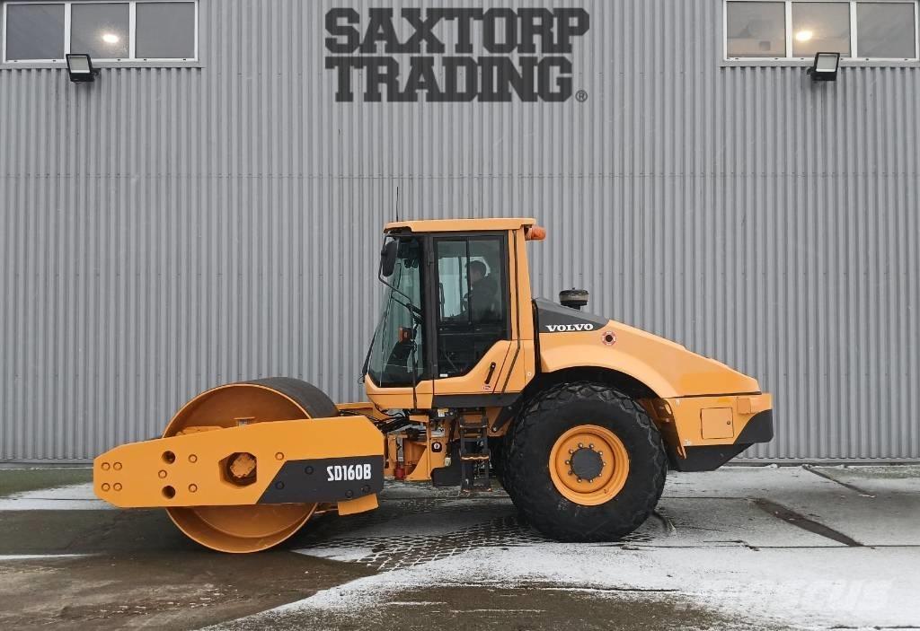 Volvo SD160 B, Vält 膠輪滾壓機