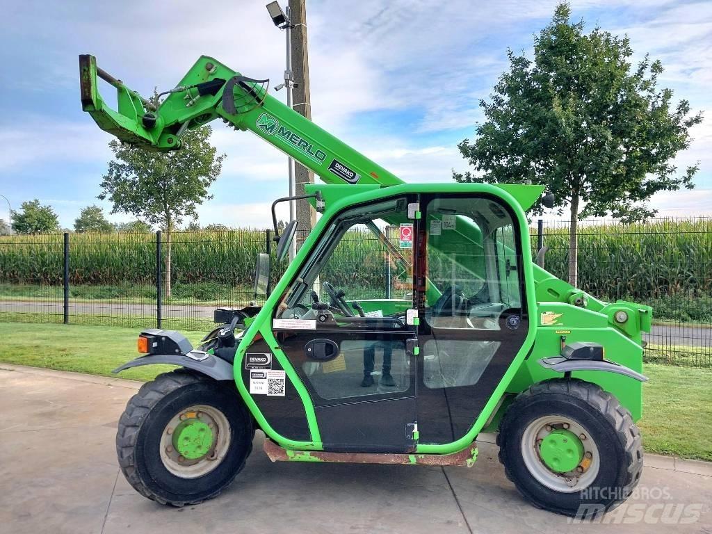 Merlo P25.6 伸縮臂操作車