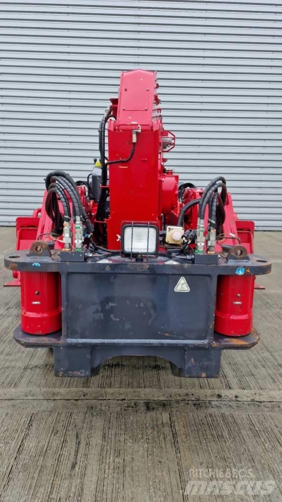 Unic URW-506 CDMER 小型起重機