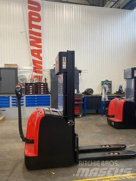 Manitou CDD12 AC1 自走式堆積機