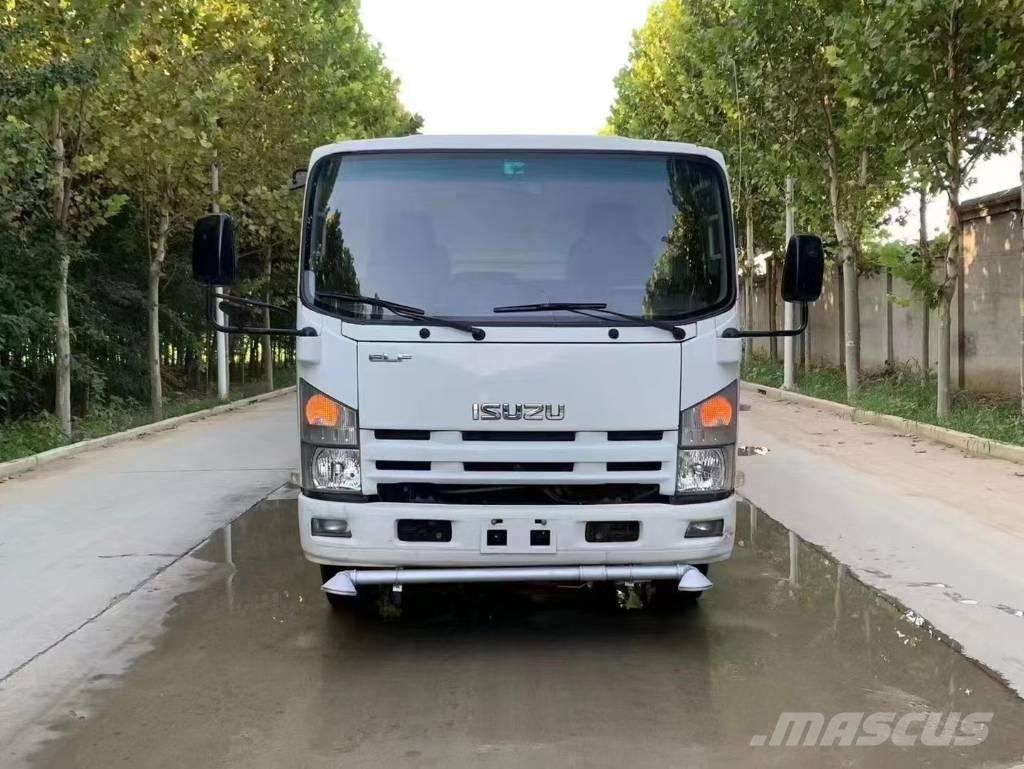 Isuzu ELF 4x2 水車
