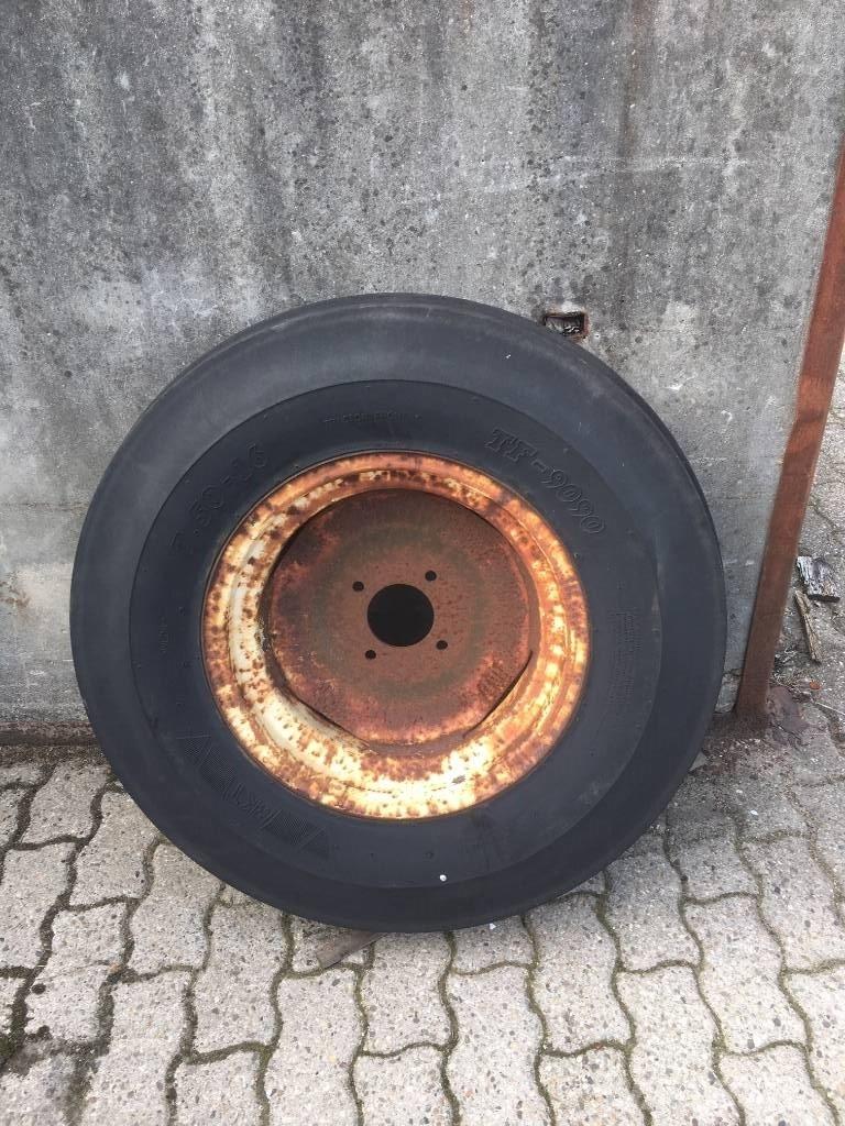 BKT 7.50 R 16 + velg 輪胎、車輪和輪圈