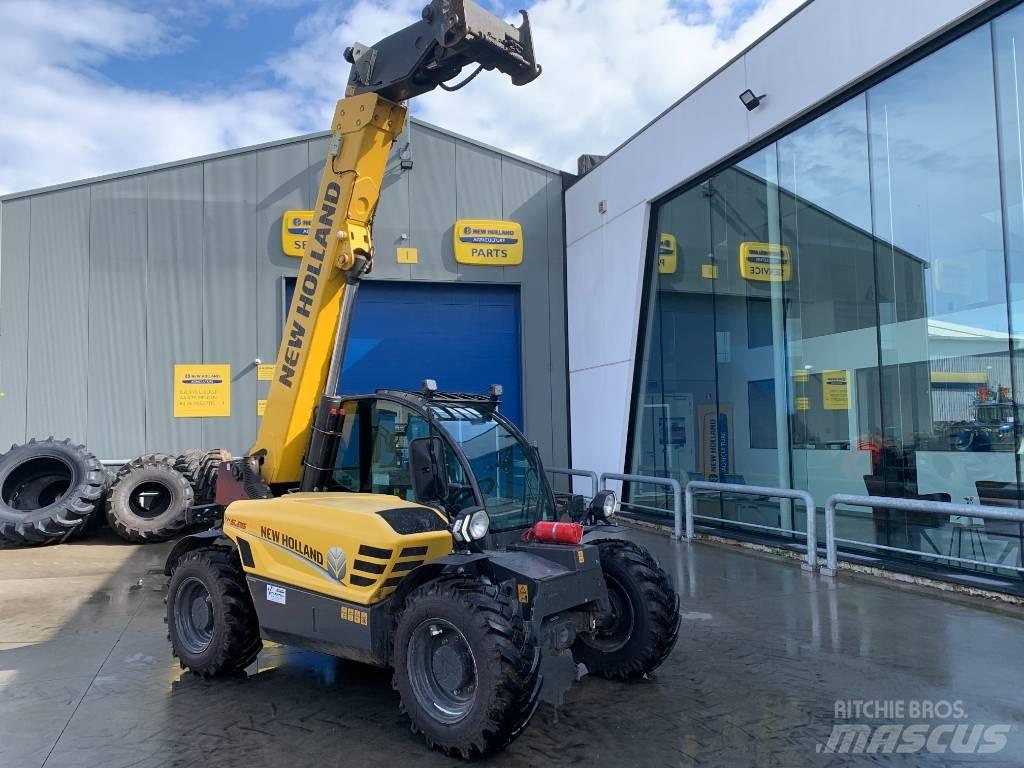 New Holland TH5.26 伸縮臂操作車