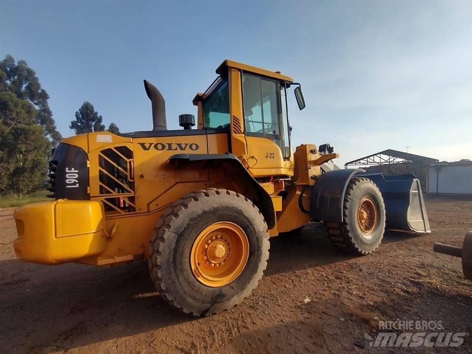 Volvo L90F 輪胎式裝載機