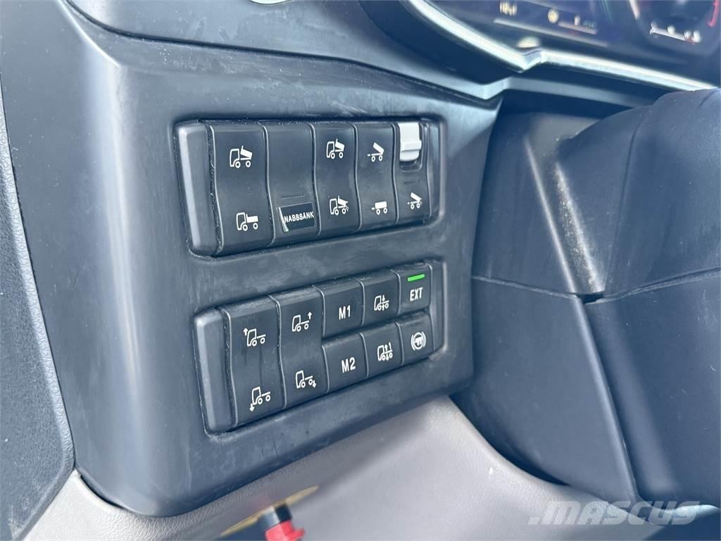 Scania R650 8x4 商用底盤車