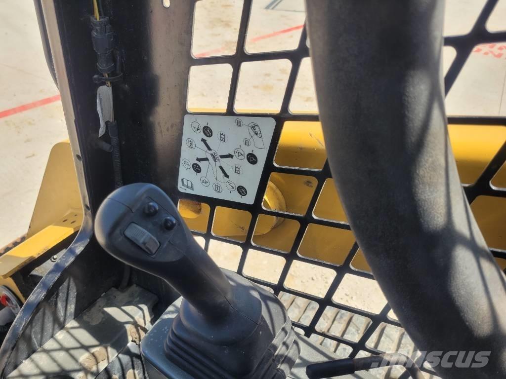 CAT 259 D3 滑移轉向裝載機