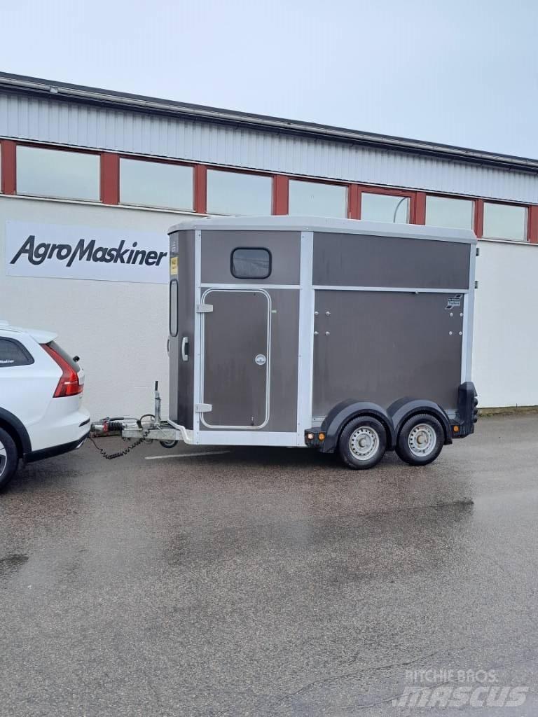 Ifor Williams HB 506 動物運輸拖車