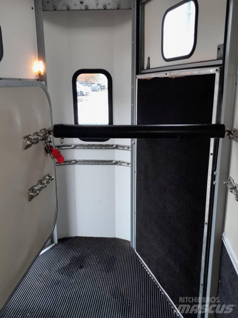 Ifor Williams HB 506 動物運輸拖車