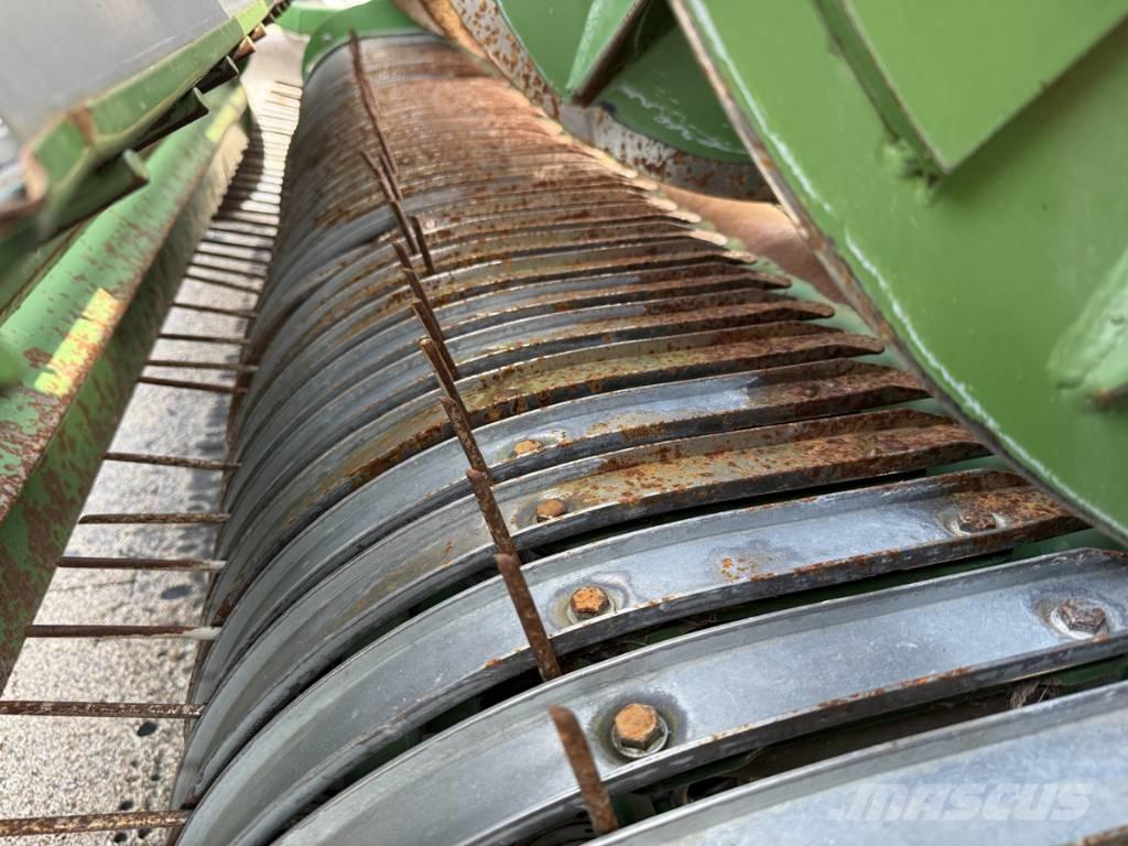 Krone E-FL 3001 自走式飼料採集機