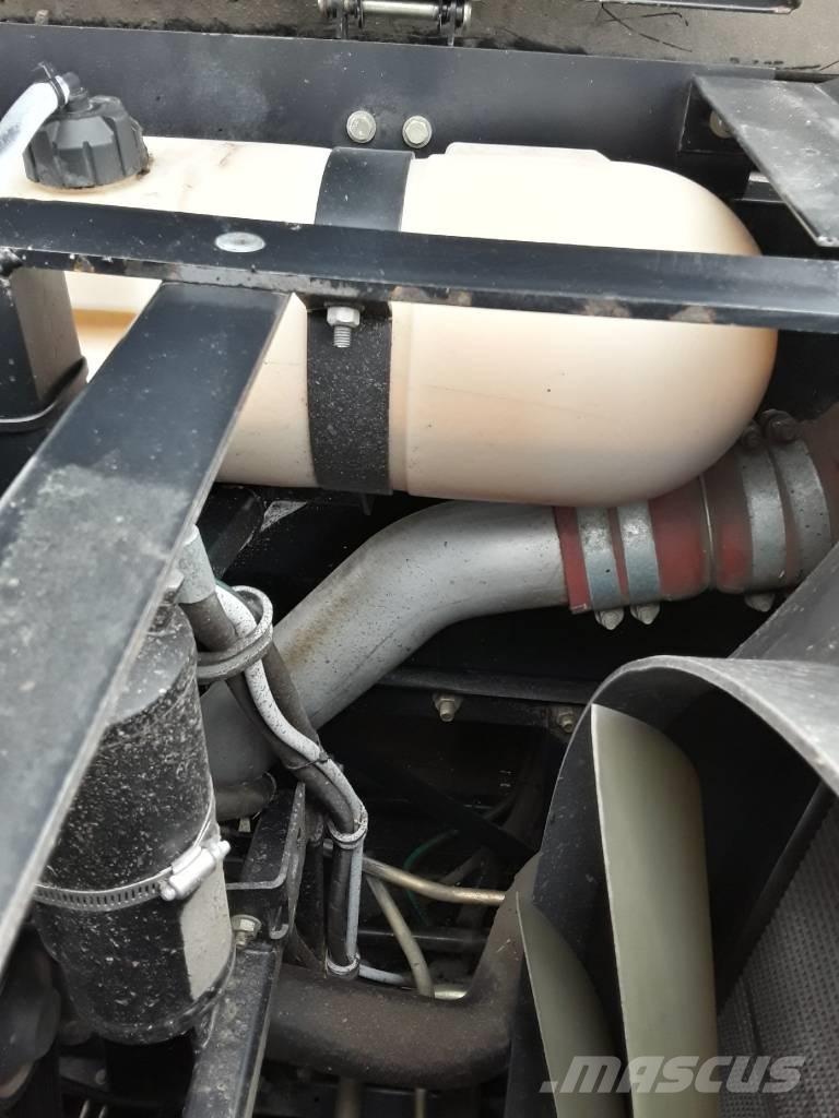 New Holland CX 8060 聯合收穫機