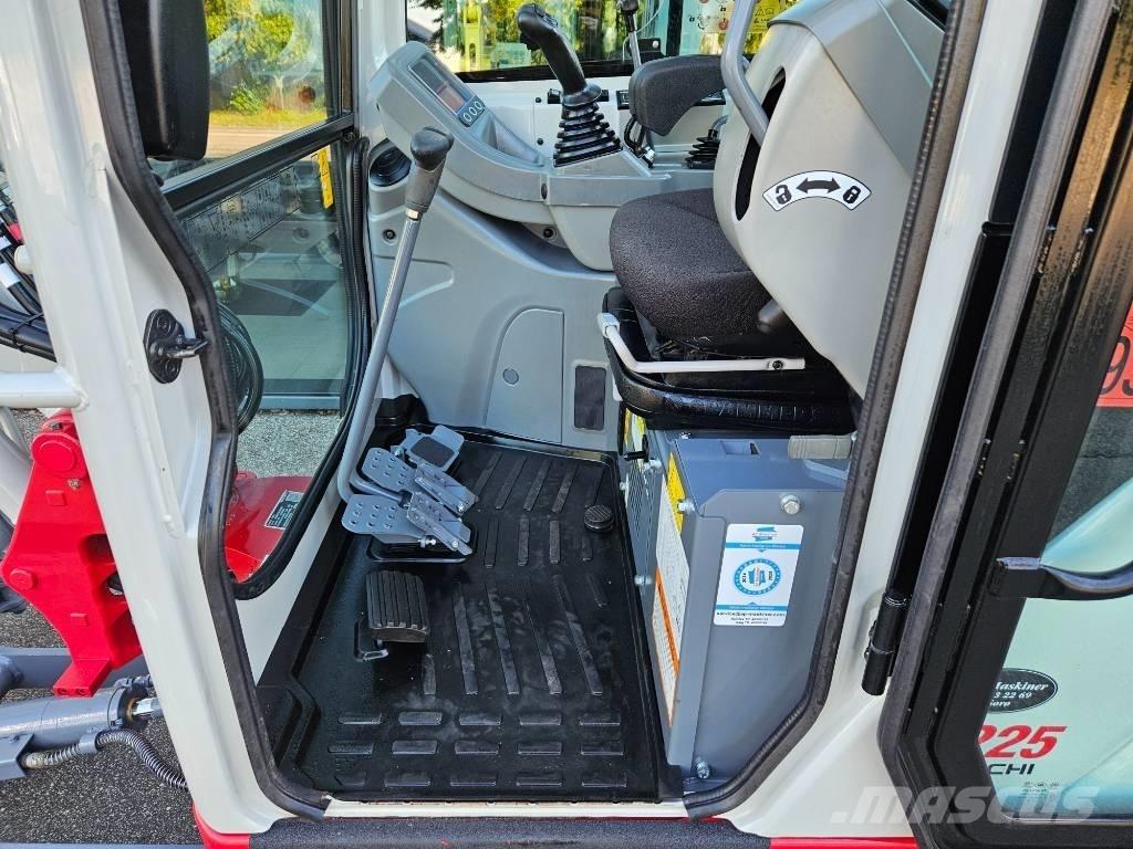 Takeuchi TB 225 小型挖土機/掘鑿機<7t(小型挖掘機)