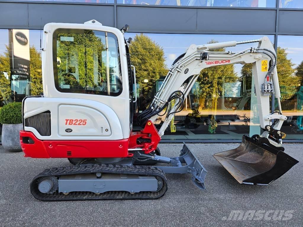 Takeuchi TB 225 小型挖土機/掘鑿機<7t(小型挖掘機)
