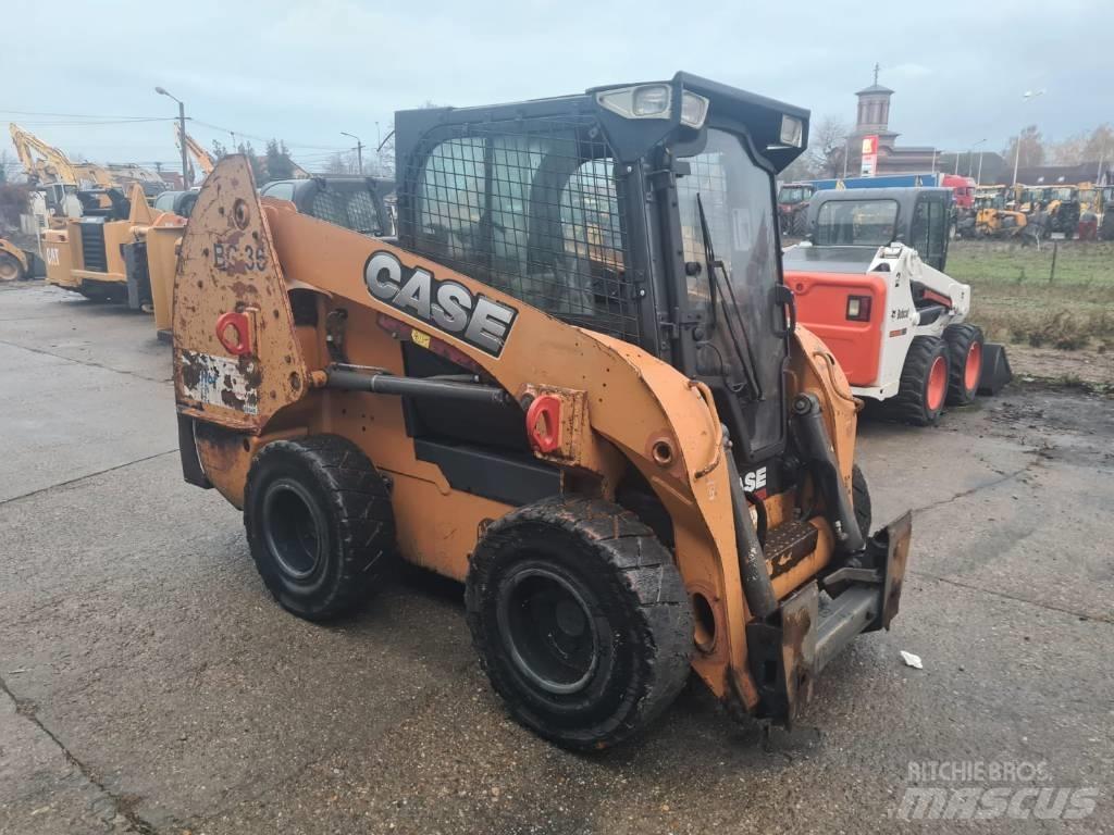 CASE SR 250 滑移轉向裝載機