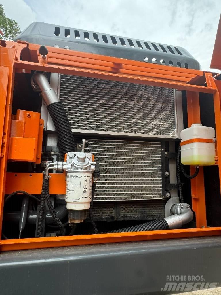 Develon DX 225 LCA 中型挖土機/掘鑿機/挖掘機 7t-12t