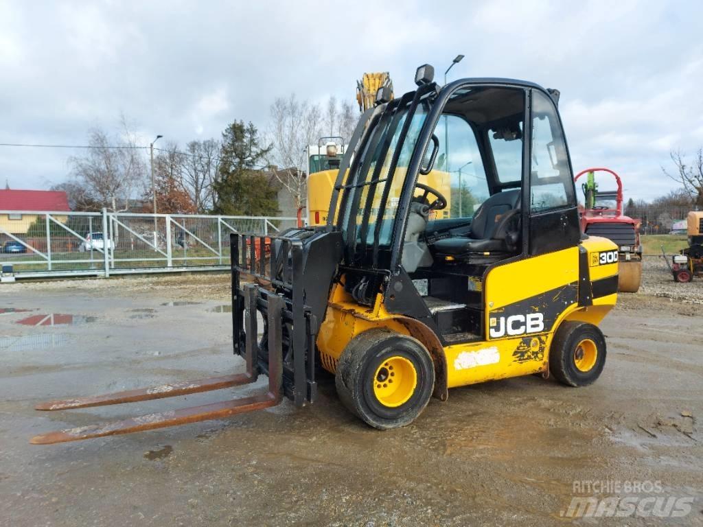 JCB TLT 30 D 伸縮臂操作車