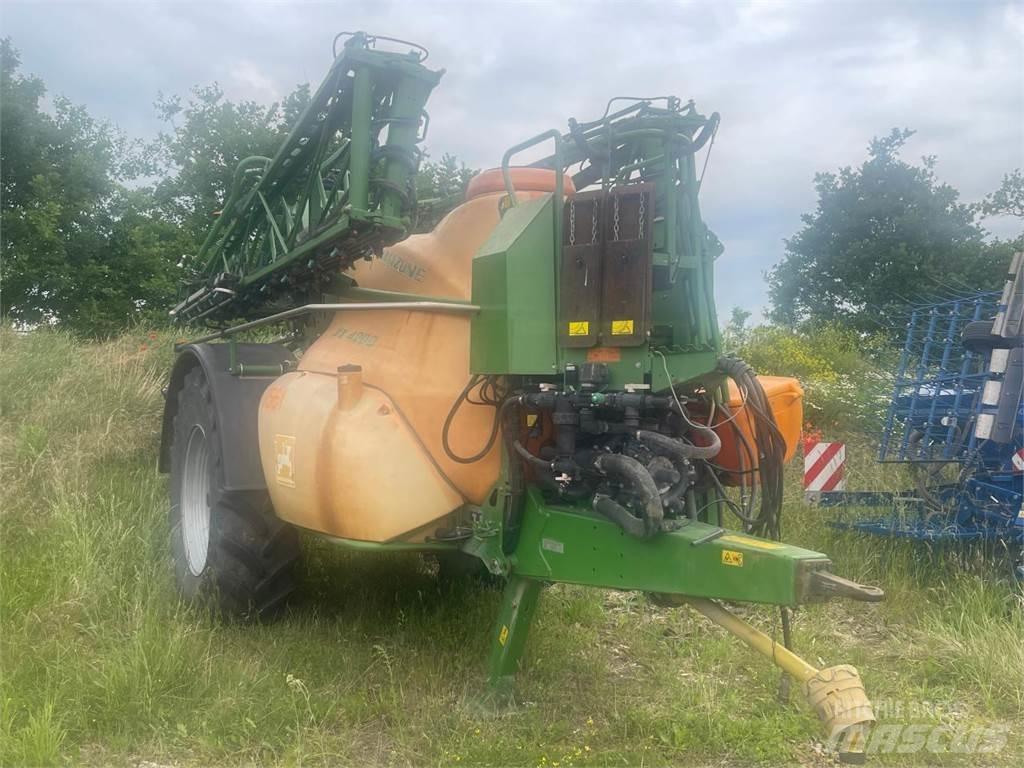 Amazone UX 4200 牽引式噴霧機
